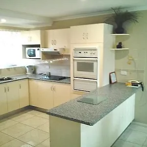 https://bay-hideaway-resort.queenslandhotels.net